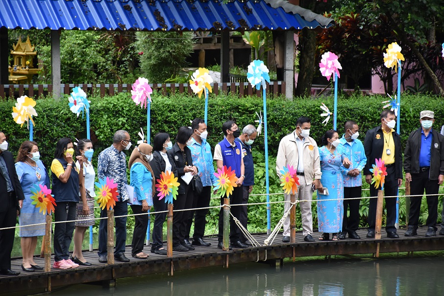 วุฒิสภาเยี่ยมบ่อน้ำร้อน  โรงน้ำแร่  ถ้ำน้ำเย็น